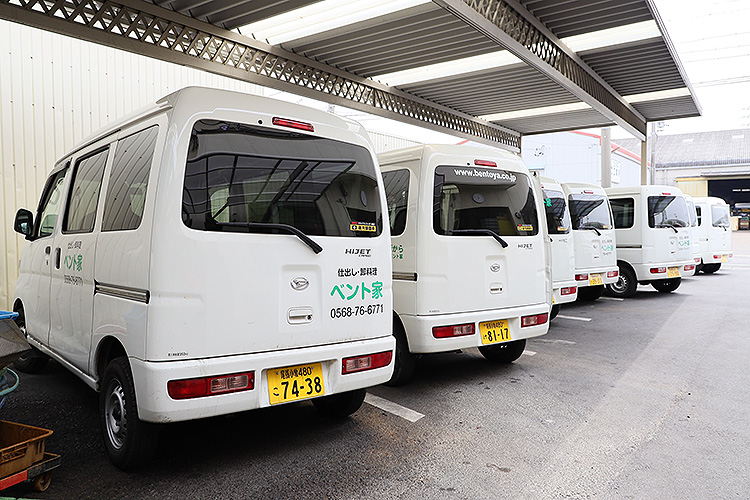 お弁当宅配車両