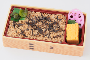 鶏そぼろ重/600円(税込)